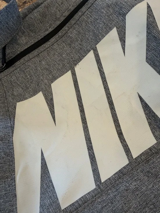 Nike Gray Gym Duffel Gym Bag w/shoulder strap - Picture 12 of 13